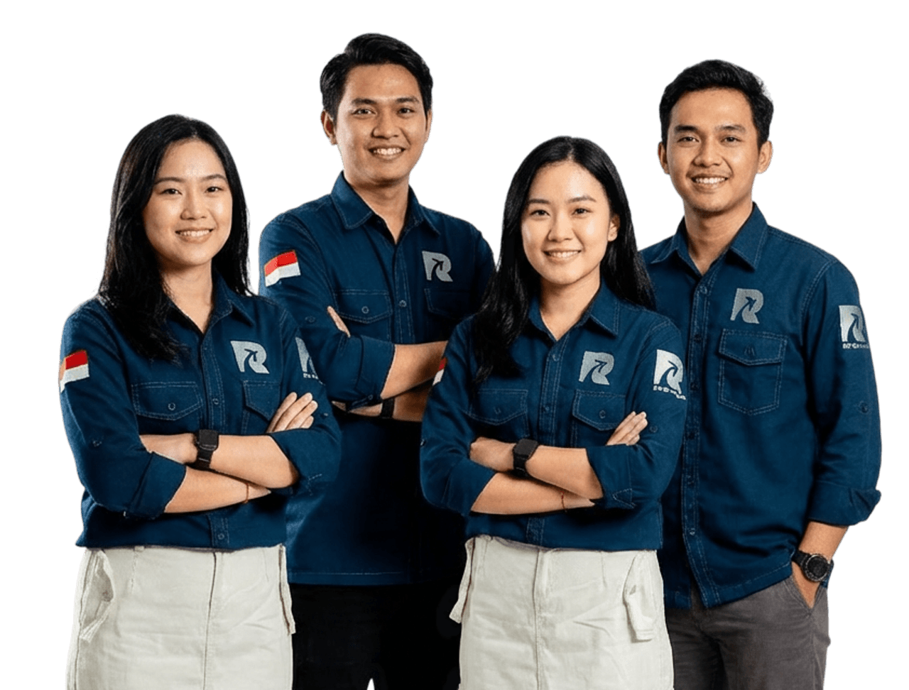 Empat anggota tim RR Brother berseragam denim biru berdiri berdampingan sambil tersenyum pada program Custom Immersion